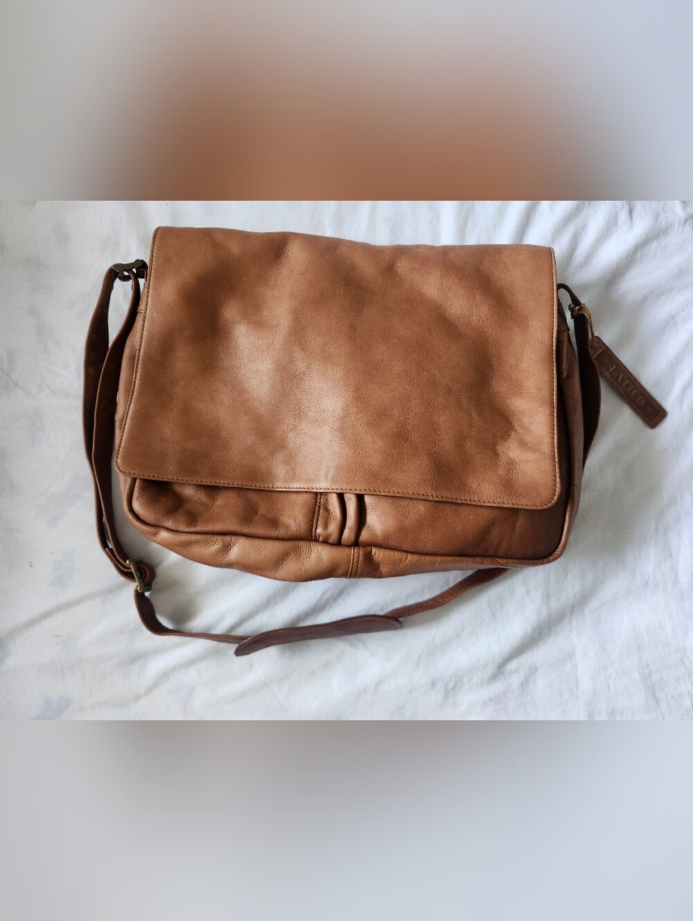 Women's Tan Leather Large Messenger Bag